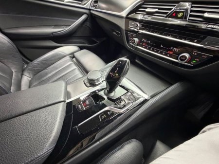 2022 BMW 5-Series - photo 24