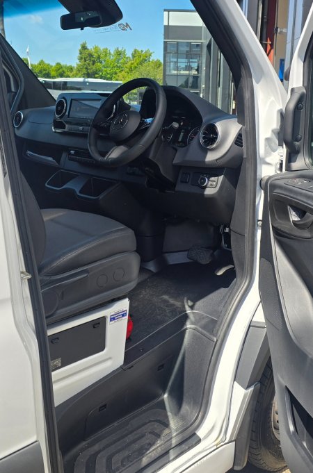 2026 Mercedes-Benz Sprinter 519 Bus 19 Seats + Wheelchair - photo 7