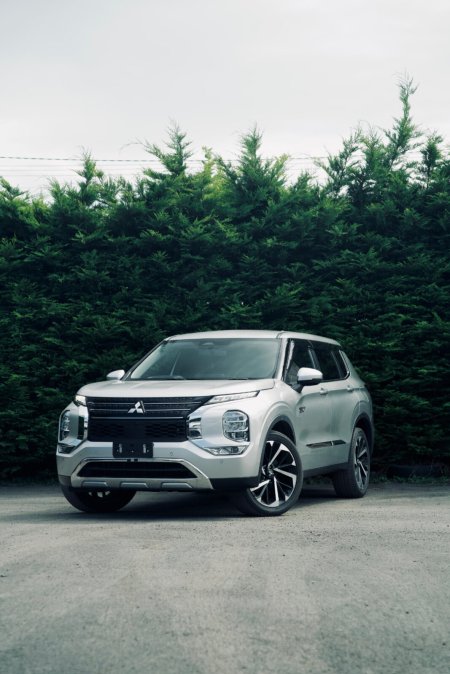 2021 Mitsubishi Outlander 2.4L Plug-in EV S-Edition 5 seat
