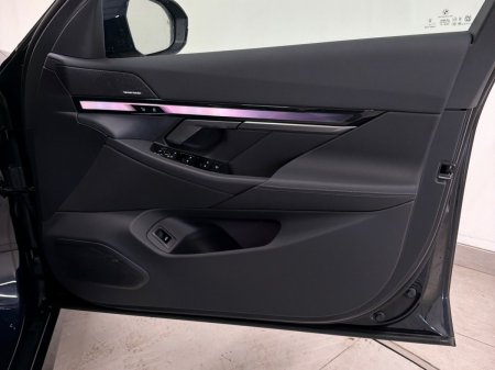 2026 BMW 5-Series - photo 21
