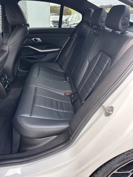 2022 BMW 3-Series - photo 25