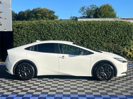 2023 Toyota Prius - photo 2