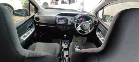 2014 Toyota Vitz - photo 19