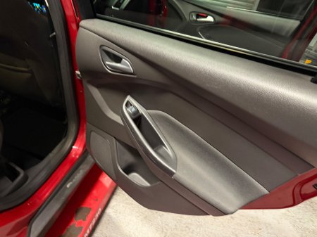 2016 Ford Focus - photo 16