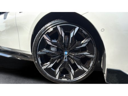 2025 BMW i5 - photo 6