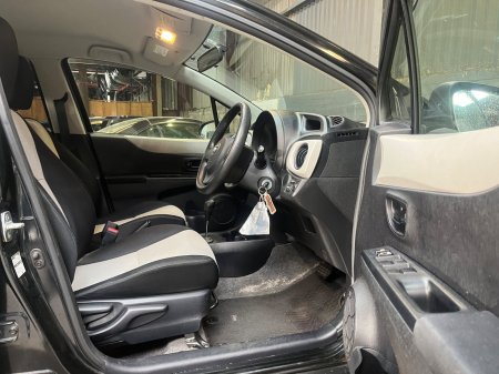 2012 Toyota Vitz - photo 9
