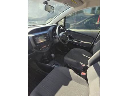 2017 Toyota Vitz - photo 12