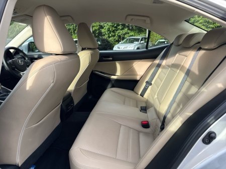 2019 Lexus IS - photo 7