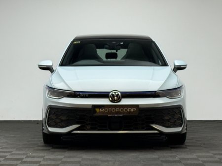 2025 Volkswagen Golf - photo 2