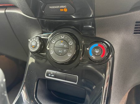 2015 Ford Fiesta - photo 15