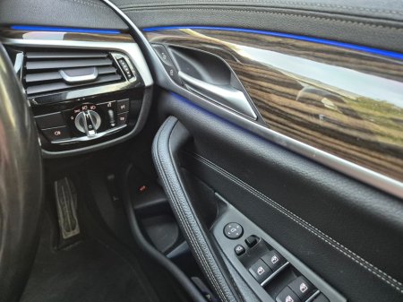 2022 BMW 5-Series - photo 23