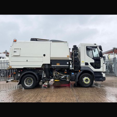 2022 Volvo FL250 - photo 2