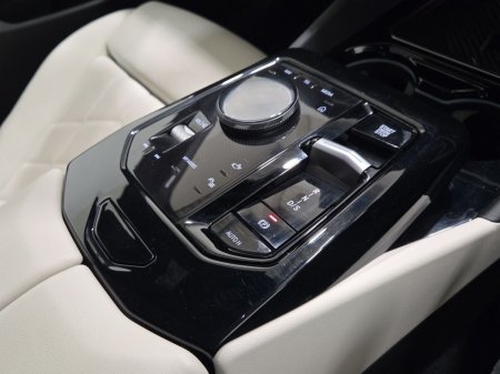 2024 BMW 5-Series - photo 10