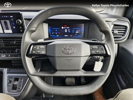 2025 Toyota Proace - photo 11