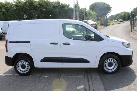 2025 Toyota Proace City - photo 8