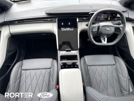 2026 Ford Capri - photo 2