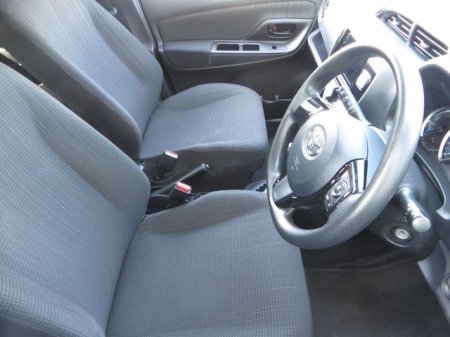 2019 Toyota Vitz - photo 10