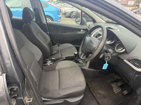 2012 Peugeot 207 - photo 17