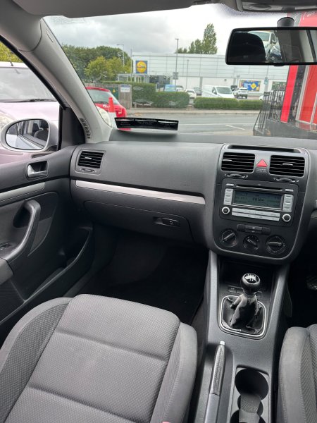 2005 Volkswagen Golf - photo 24