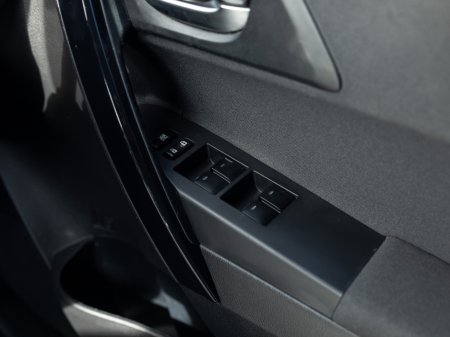2017 Toyota Auris - photo 18