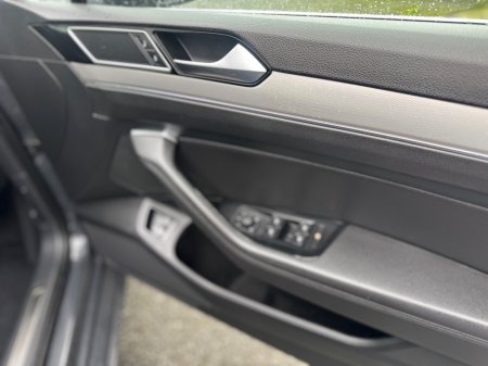 2017 Volkswagen Passat - photo 14