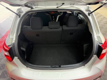 2017 Toyota Vitz - photo 20