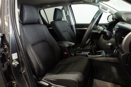 2025 Toyota Hilux - photo 10