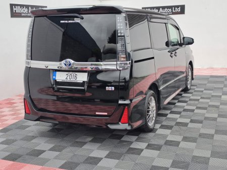 2016 Toyota Voxy - photo 14