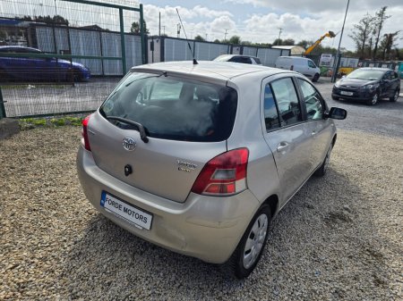 2010 Toyota Yaris - photo 4