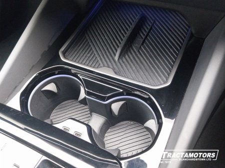 2025 BMW 5-Series - photo 30