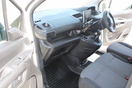 2020 Peugeot Partner - photo 16