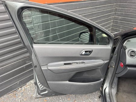 2010 Peugeot 5008 - photo 18