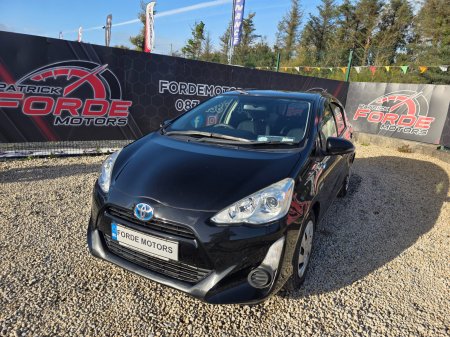 2015 Toyota Aqua - photo 2