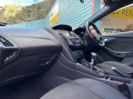 2017 Ford Focus - photo 15