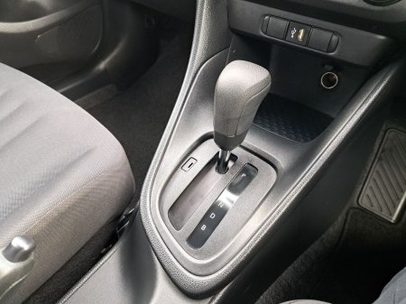 2021 Toyota Yaris - photo 12
