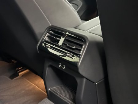 2025 BMW 5-Series - photo 16