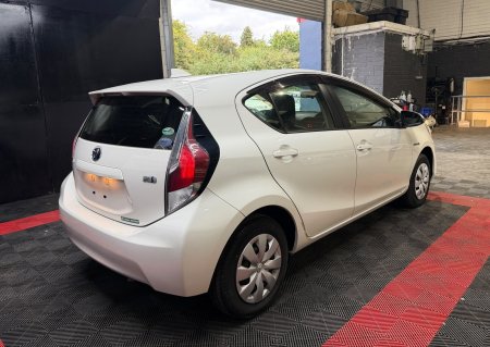 2017 Toyota Aqua - photo 15