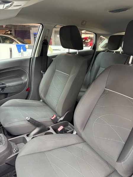 2015 Ford Fiesta - photo 8