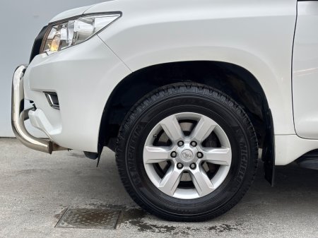 2017 Toyota Land Cruiser - photo 4