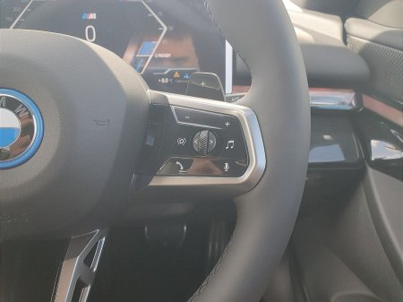 2026 BMW 5-Series - photo 18