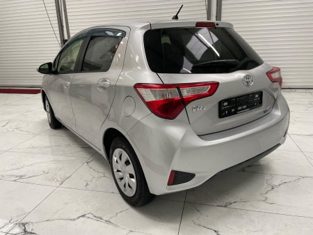 2018 Toyota Vitz - photo 6