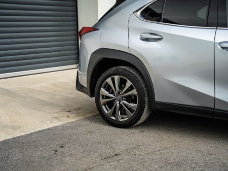 2023 Lexus UX - photo 2