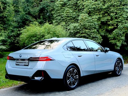 2024 BMW 5-Series - photo 30