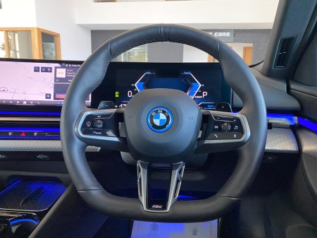 2025 BMW 5-Series - photo 17