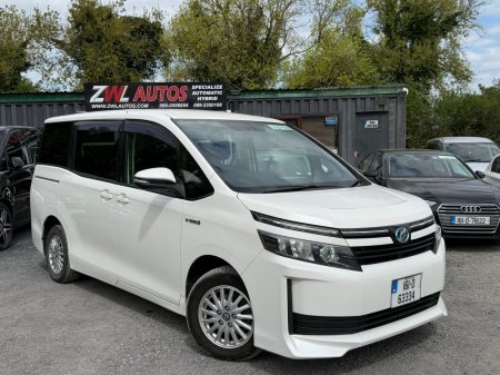 2016 Toyota Voxy - photo 2