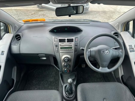 2011 Toyota Yaris - photo 13