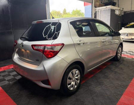 2017 Toyota Vitz - photo 12