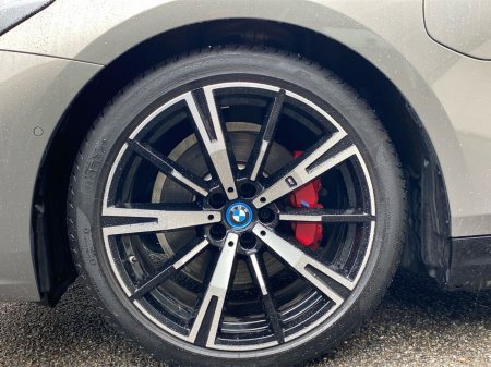 2024 BMW 5-Series - photo 14