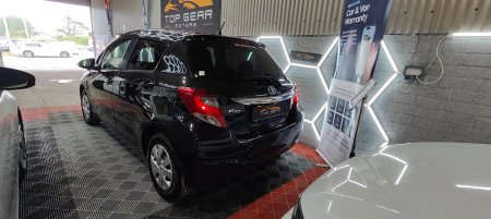 2014 Toyota Vitz - photo 16