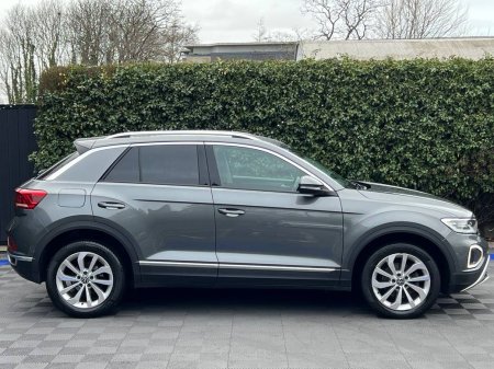 2023 Volkswagen T-Roc - photo 2